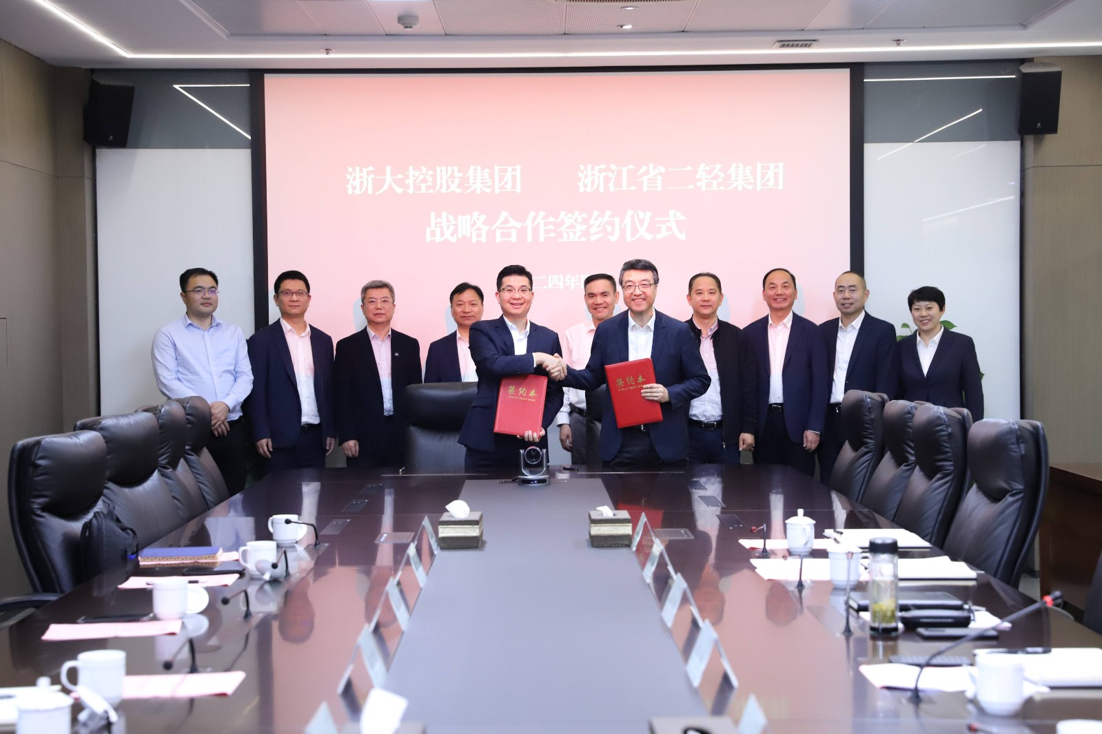 1712720741443904.jpg 1712720741443904.jpg