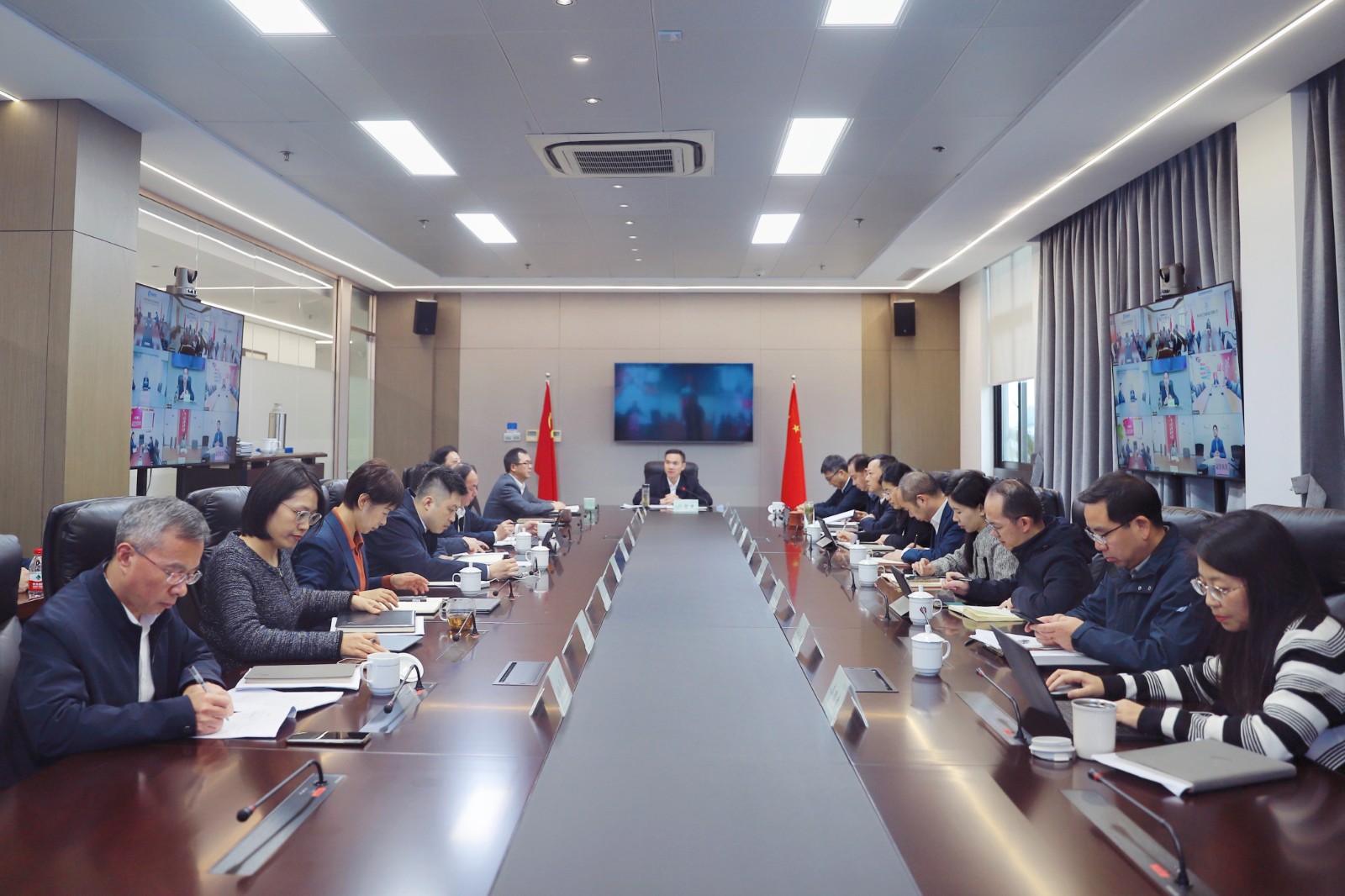 1732018289137582.jpg 務(wù)虛會(huì)照片.jpg