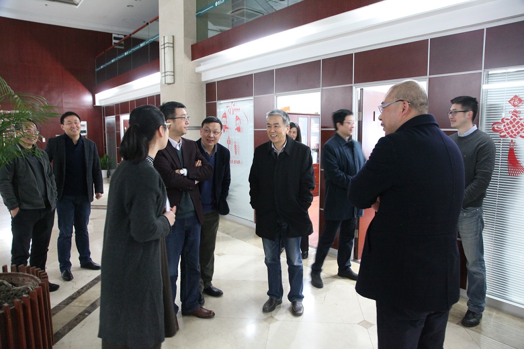 集團(tuán)公司領(lǐng)導(dǎo)新年上班第一天走訪慰問干部員工