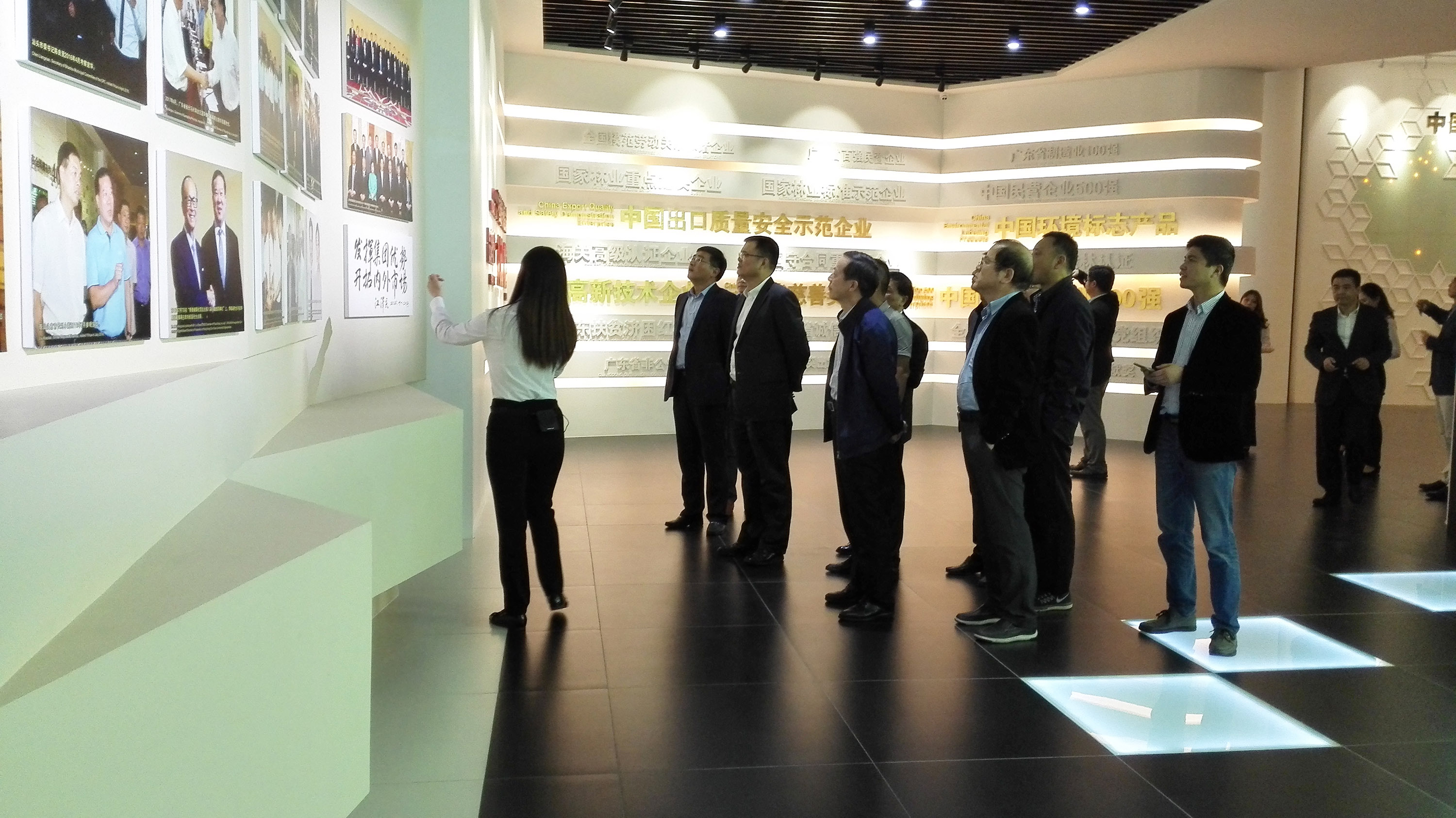 集團公司黨委書記、總經(jīng)理虞岳明一行赴宜華集團洽談合作