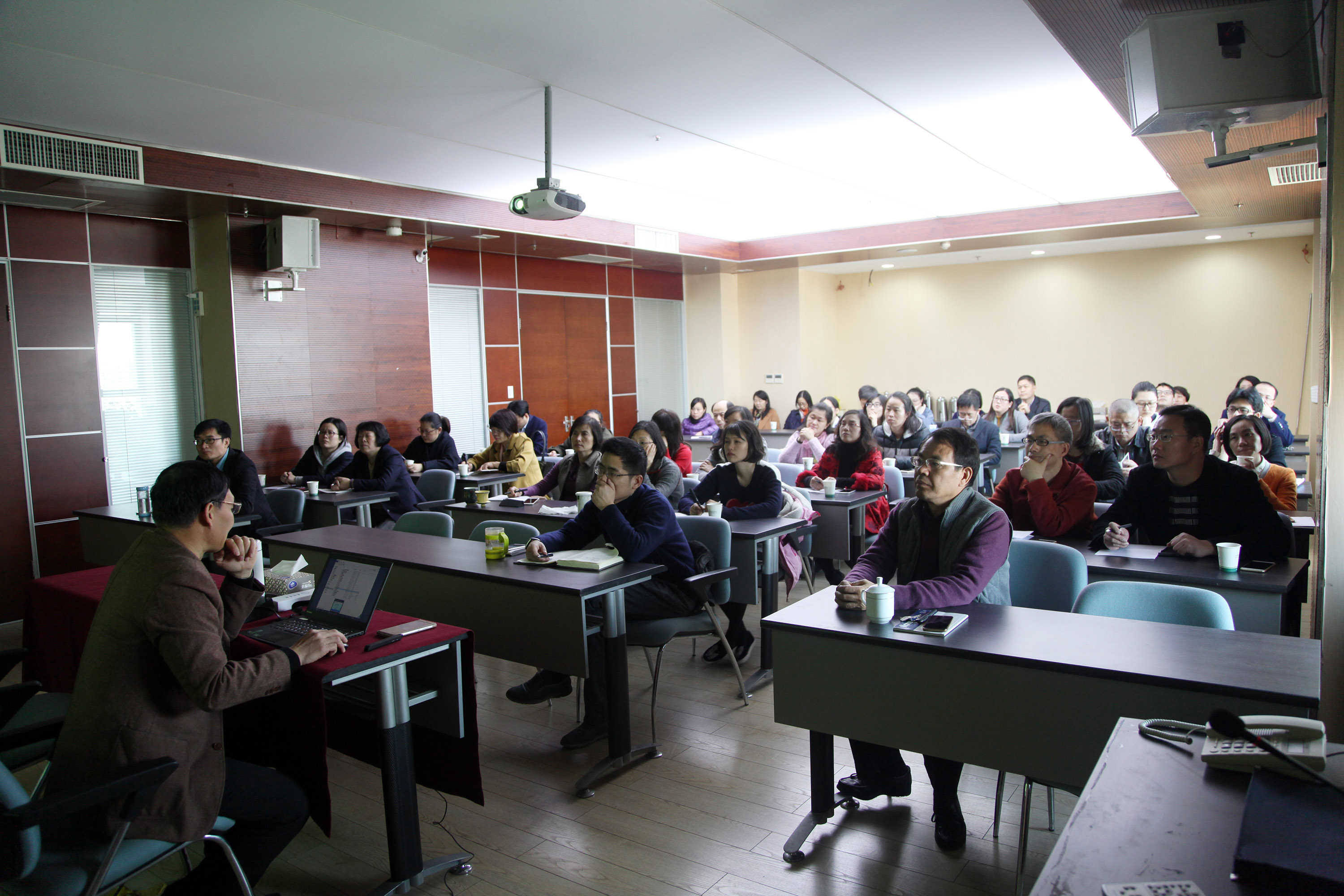 提升財務專業(yè)技能，助力“雙輪驅(qū)動”戰(zhàn)略——集團公司舉辦財務培訓會議