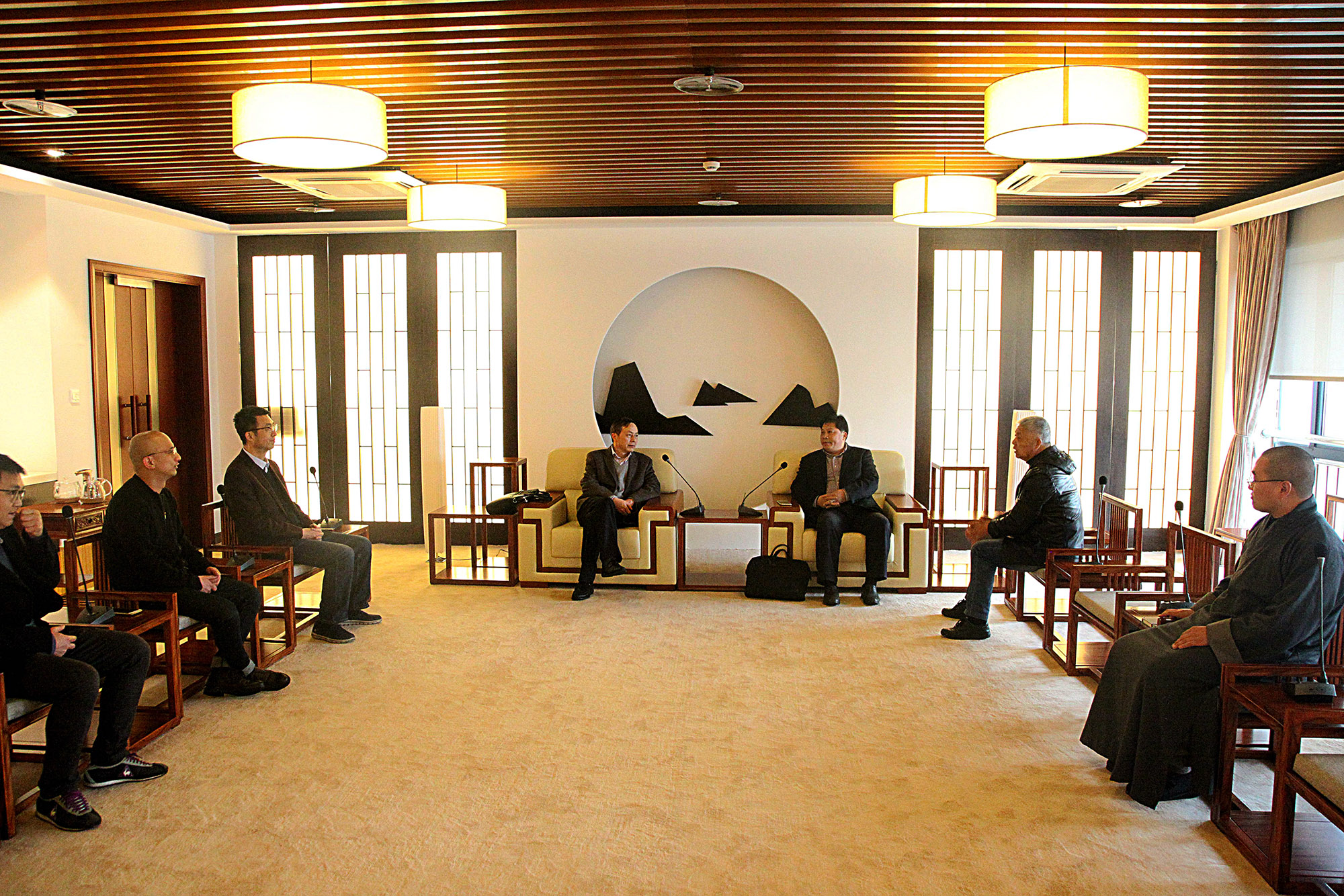 集團公司黨委書記總經(jīng)理虞岳明一行赴奉化洽談合作