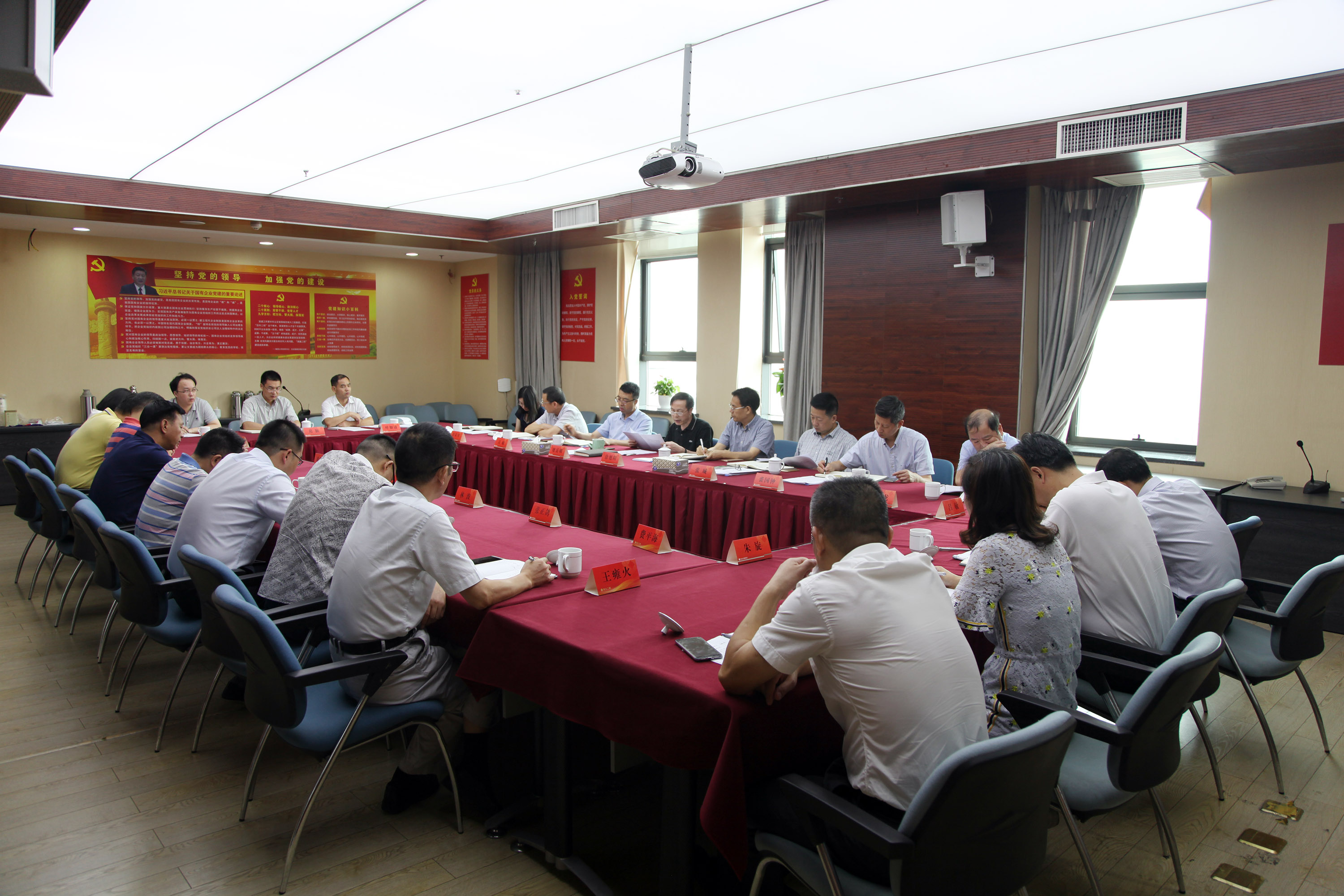 集團(tuán)公司黨委擴(kuò)大會議傳達(dá)學(xué)習(xí)省委十四屆三次全會和省紀(jì)委十四屆三次全會精神