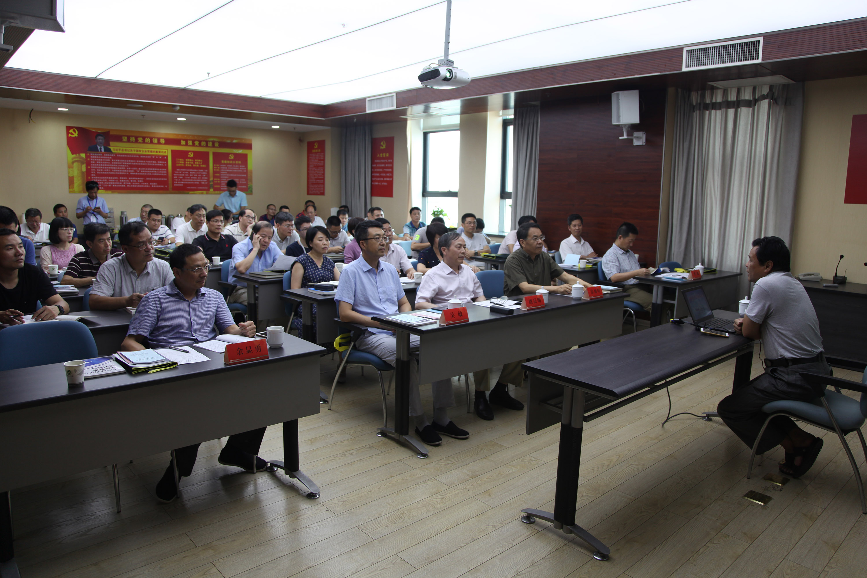堅(jiān)守安全紅線 落實(shí)責(zé)任擔(dān)當(dāng) 集團(tuán)公司舉辦2018年度安全生產(chǎn)教育培訓(xùn)班