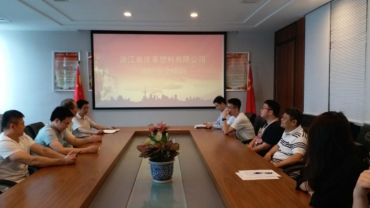 安全生產(chǎn)月|皮塑公司舉行消防培訓(xùn)演練