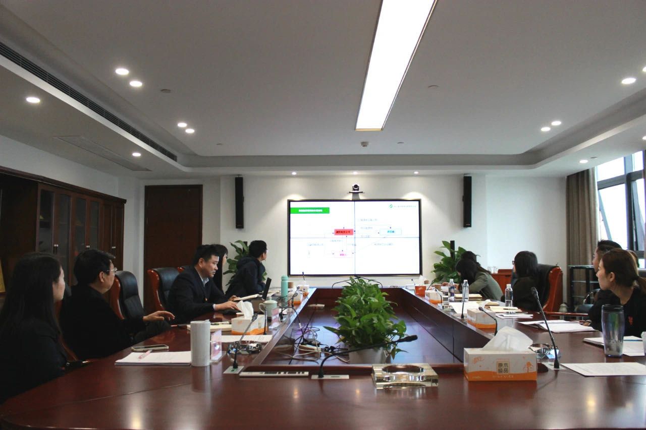 建設(shè)租賃公司召開“敬畏于心 擔(dān)當(dāng)于行”業(yè)務(wù)培訓(xùn)暨專題黨課