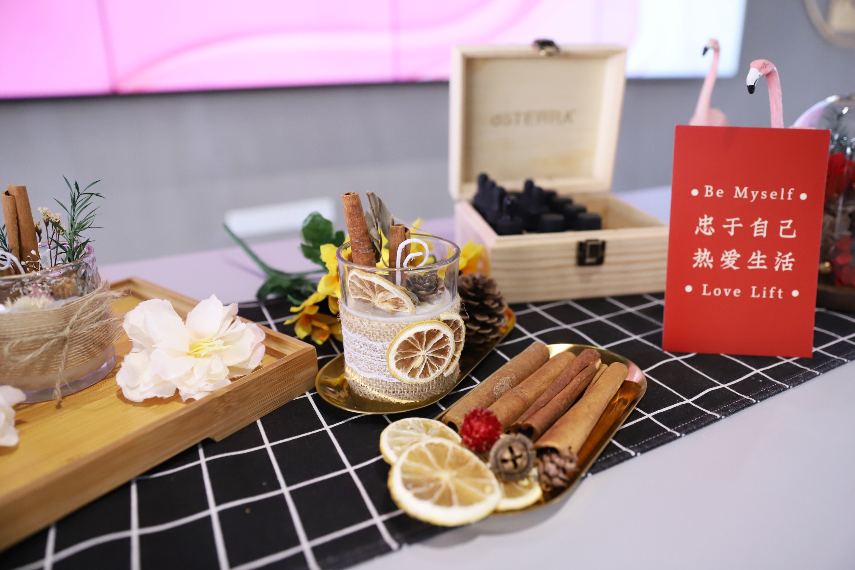 春色如許 芳華盛放 省二輕集團(tuán)公司工會開展女神節(jié)肉桂香薰蠟燭手作活動