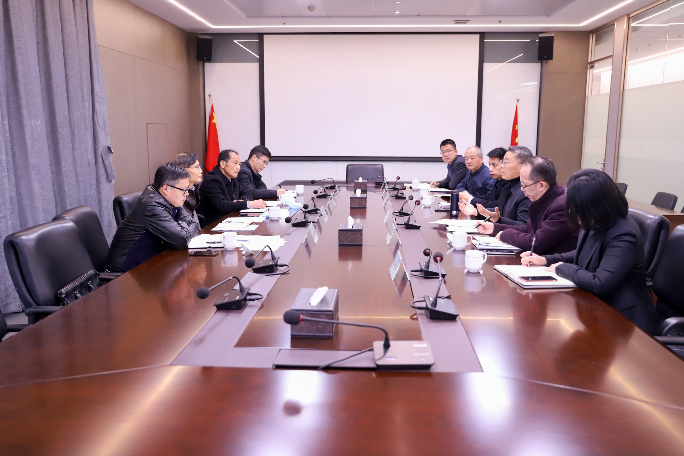 駐國(guó)資委紀(jì)檢組和省紀(jì)委五室來(lái)省二輕集團(tuán)調(diào)研