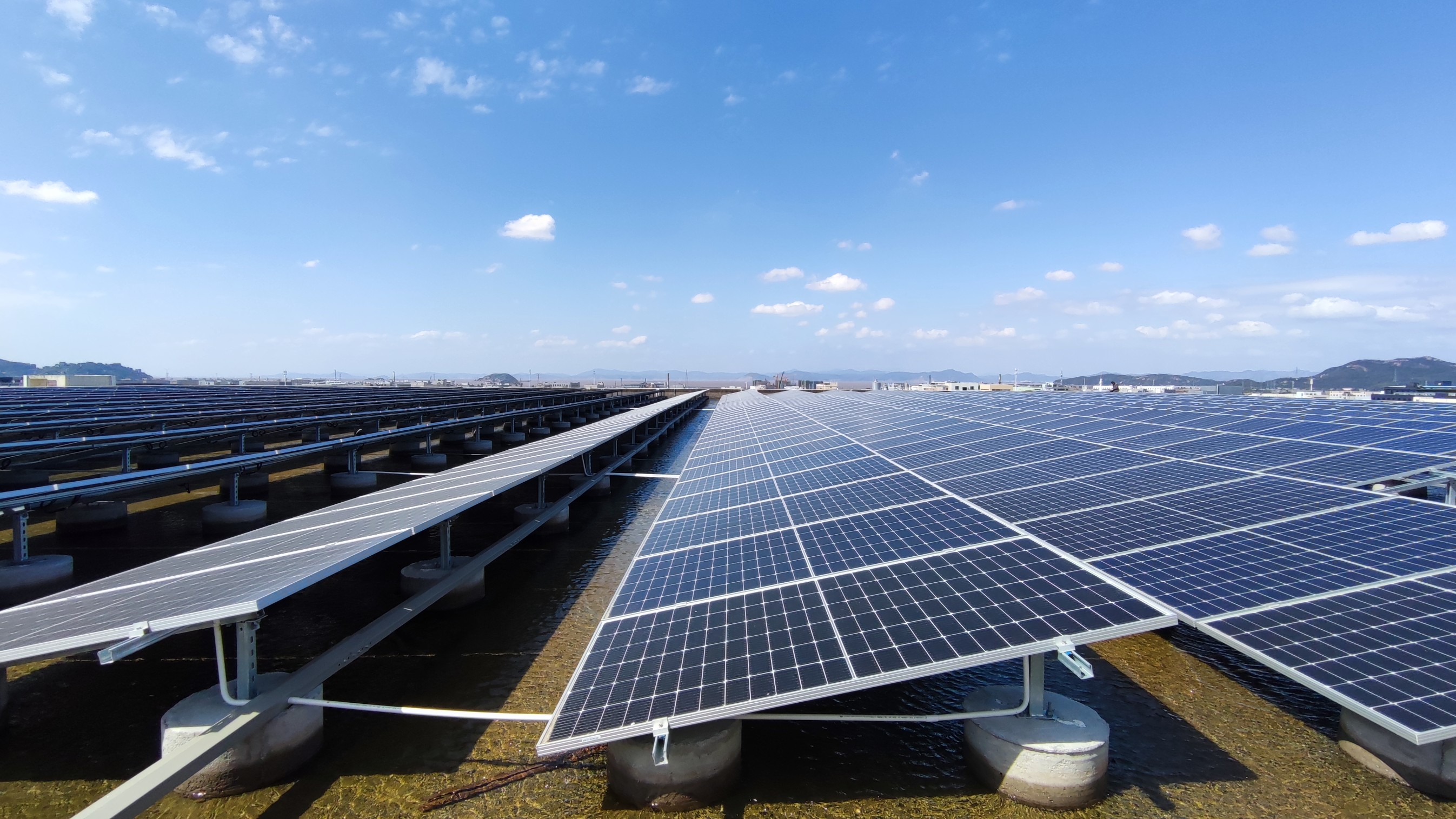 綠色金融再突破 勇闖“雙碳”新藍(lán)海 省二輕集團(tuán)融資租賃公司簽訂首單分布式光伏融資租賃項目