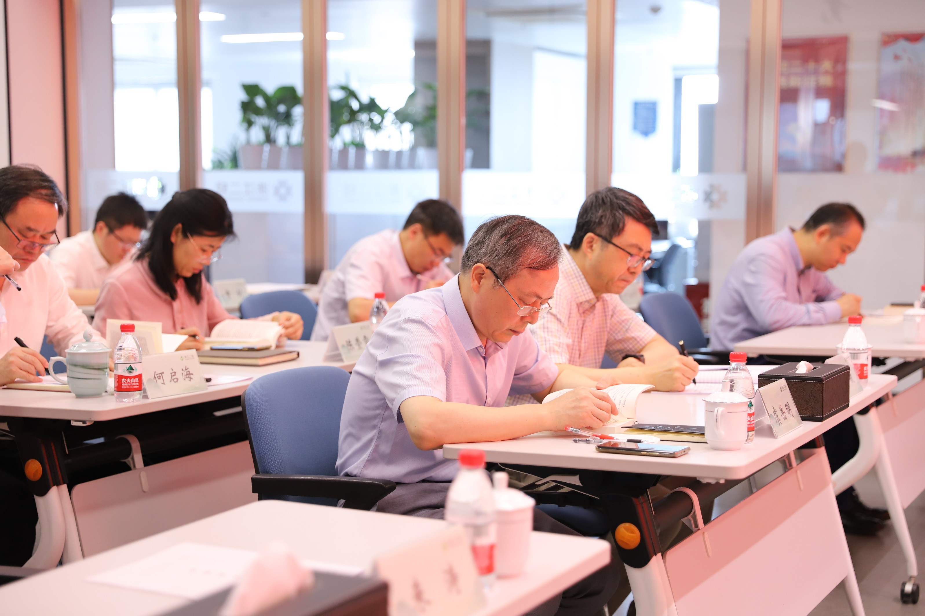 學(xué)出絕對(duì)忠誠(chéng) 學(xué)出使命擔(dān)當(dāng) 省二輕集團(tuán)舉辦主題教育讀書班