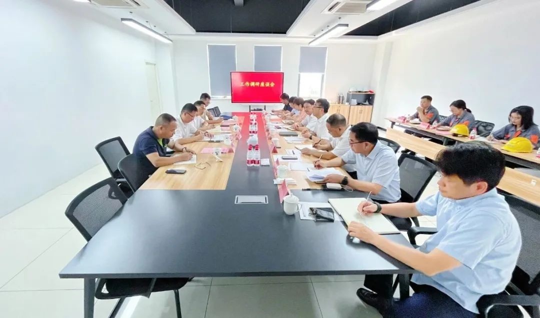 省國資委黨委委員、副主任陳孝一行到省二輕集團(tuán)申達(dá)機(jī)器公司調(diào)研指導(dǎo)