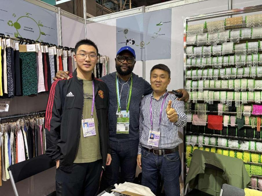 塑商貿(mào)新局 展工美特色 工藝品公司亮相廣交會