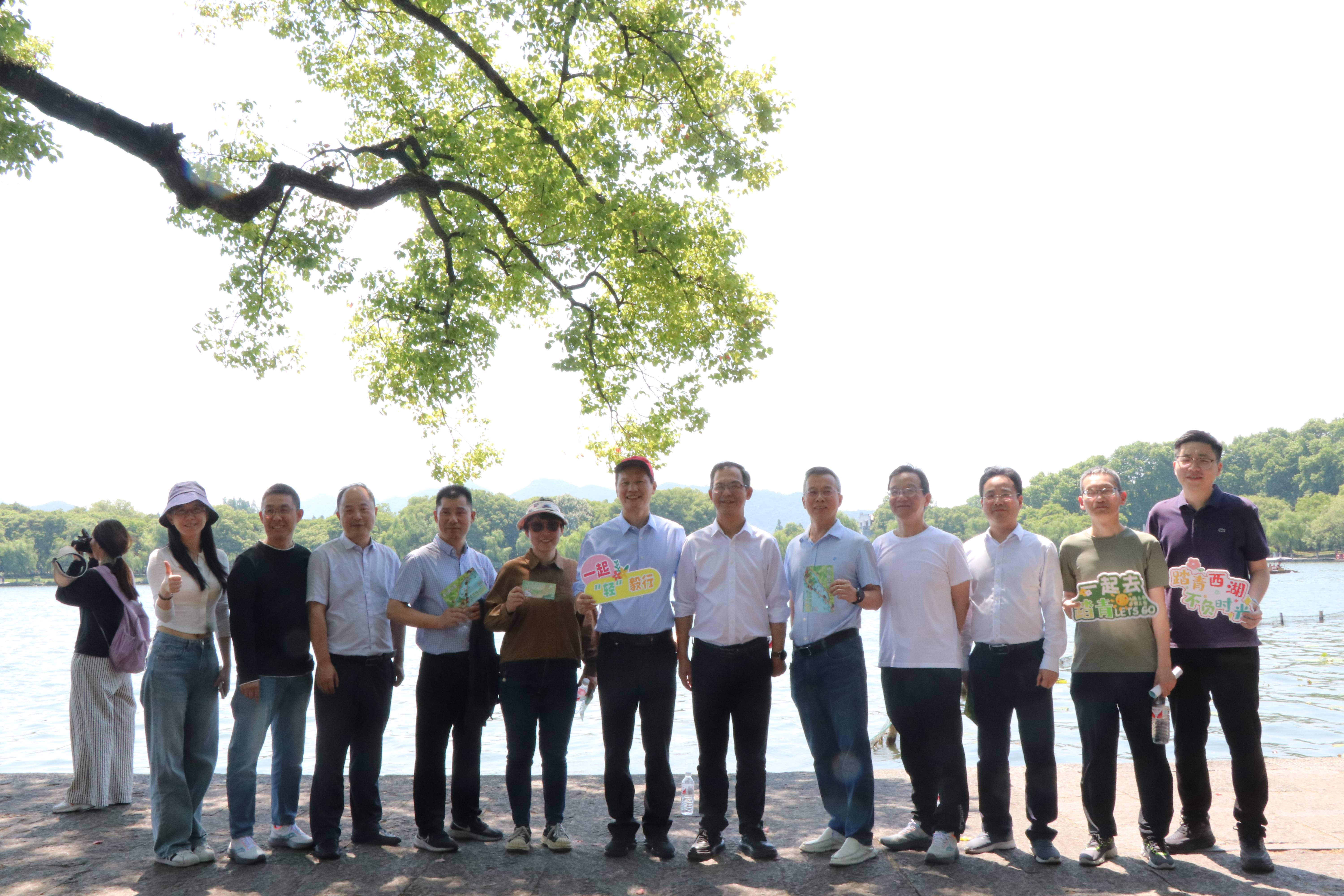 踏青西湖，不負(fù)時(shí)光丨省二輕集團(tuán)開展“輕”毅行活動(dòng)