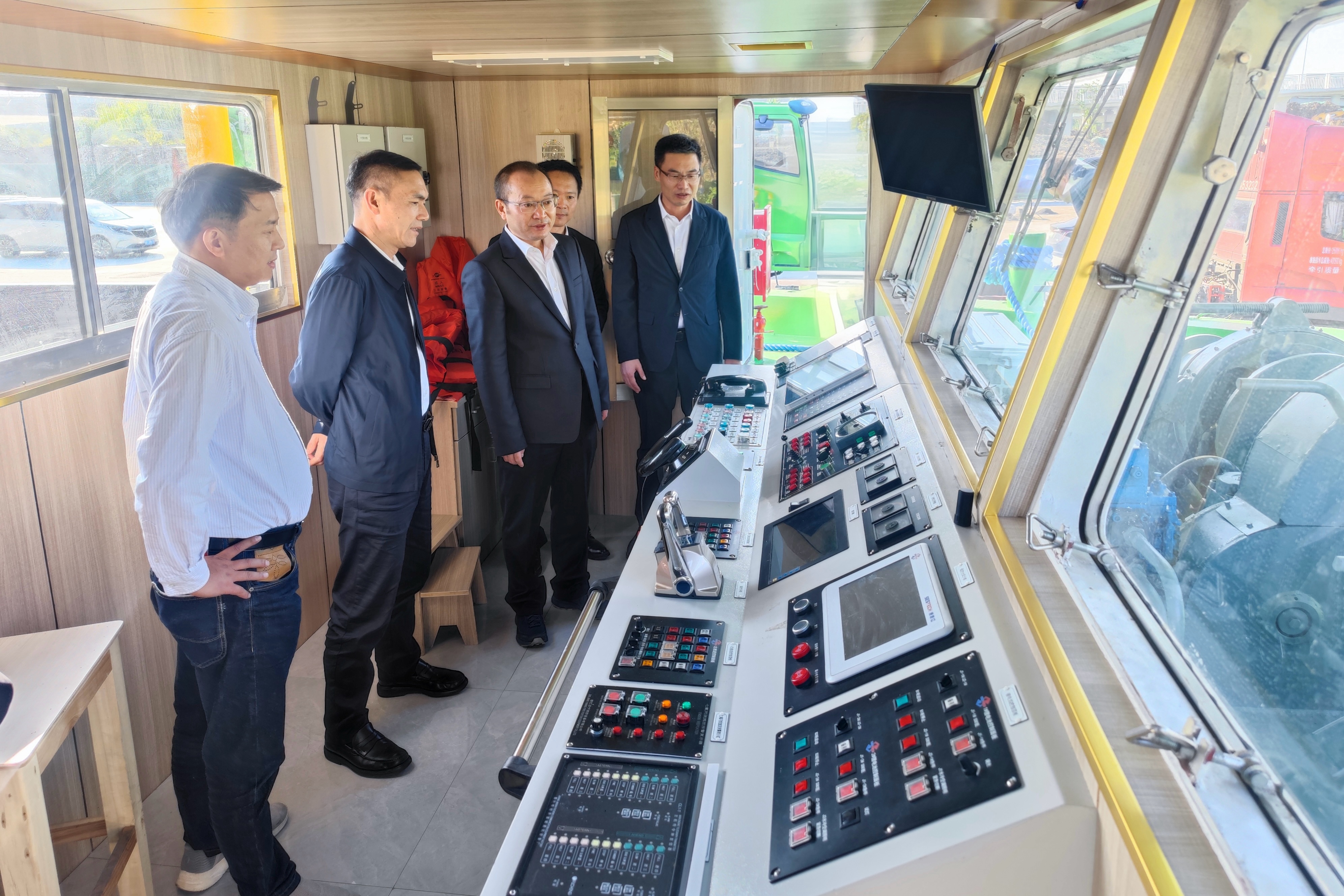 孫哲君一行赴湖州市吳興區(qū)調(diào)研內(nèi)河新能源船舶有關(guān)工作